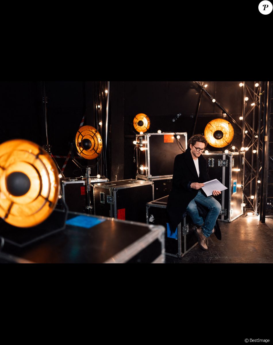 Exclusif - Prix Spécial - Le chanteur Raphaël - Backstage - Enregistrement de l'émission "Michel Polnareff, la soirée événement", diffusée le 6 décembre à 21h10 sur France 2 © Tiziano Da Silva-Cyril Moreau / Bestimage