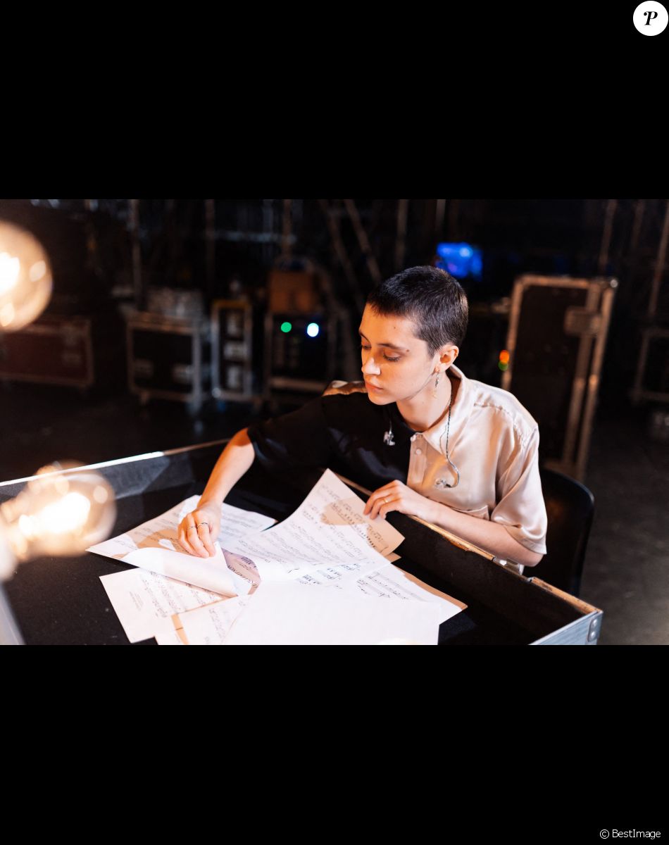 Exclusif - Prix Spécial - La chanteuse Pomme - Backstage - Enregistrement de l'émission "Michel Polnareff, la soirée événement", diffusée le 6 décembre à 21h10 sur France 2 © Tiziano Da Silva-Cyril Moreau / Bestimage