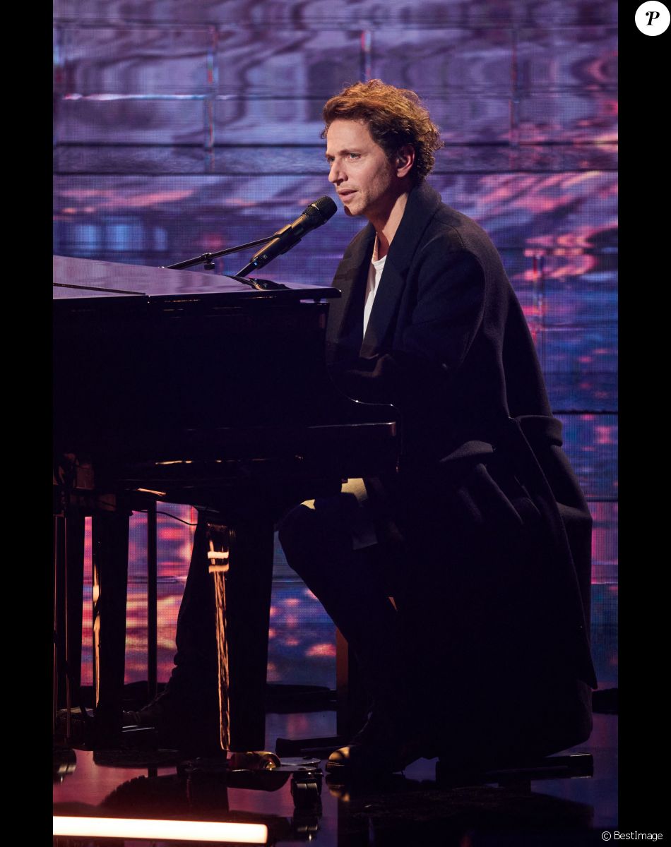Exclusif - Prix Spécial - Le chanteur Raphael - Enregistrement de l'émission "Michel Polnareff, la soirée événement", diffusée le 6 décembre à 21h10 sur France 2 © Cyril Moreau-Tiziano Da Silva / Bestimage