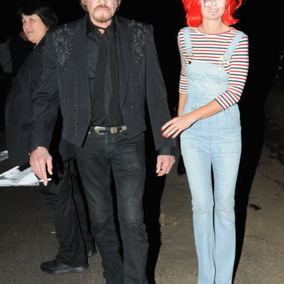 Johnny Hallyday et sa femme Laeticia Hallyday arrivent à la fête d'halloween de Kate Hudson à Brentwood le 28 octobre 2016 