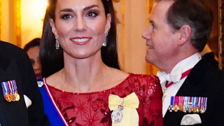 Kate Middleton étincelante : une princesse de choc en robe rouge à sequins, sa tiare fait sensation