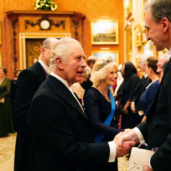 Le roi Charles III d'Angleterre et Camilla Parker Bowles, reine consort d'Angleterre - La famille royale d'Angleterre lors de la réception des corps diplômatiques au palais de Buckingham à Londres le 6 décembre 2022. 