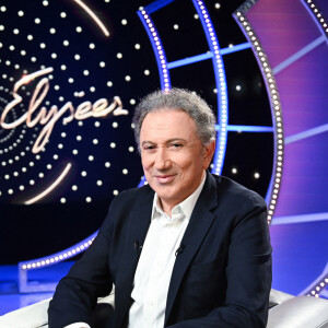 Exclusif - Michel Drucker lors de l'enregistrement de l'émission "Il était une fois "Champs-Elysées" au studio Gabriel, diffusée sur France 3 les 21 et 28 Décembre 2022. Paris. Le 5 décembre 2022. © Guillaume Gaffiot / Bestimage