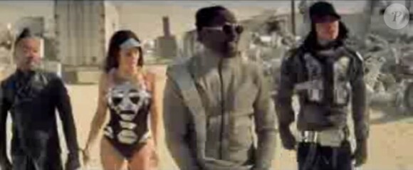 Fergie et les Black Eyed Peas livrent un nouveau délire sci-fi, de près de dix minutes cette fois, pour illustrer un mix de deux de leurs tubes !
