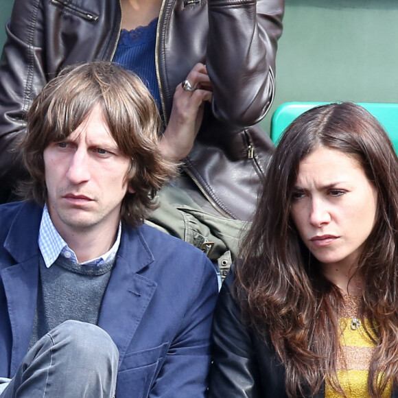 Olivia Ruiz et Nicolas Preschey aux Internationaux de France de tennis à Roland-Garros le 3 juin 2013.