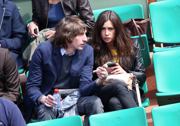 Olivia Ruiz et Nicolas Preschey aux Internationaux de France de tennis à Roland-Garros le 3 juin 2013.