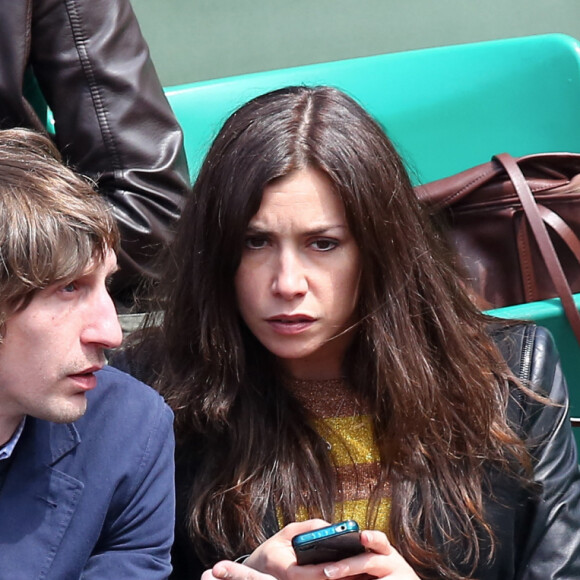 Olivia Ruiz et Nicolas Preschey aux Internationaux de France de tennis à Roland-Garros le 3 juin 2013.