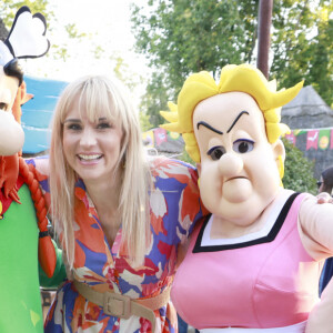 Exclusif - Élodie Gossuin (Miss France 2001) lors de l'opération "L'été gaulois fait son grand retour au Parc Astérix" à Plailly le 8 juillet 2022. © Christophe Aubert via Bestimage