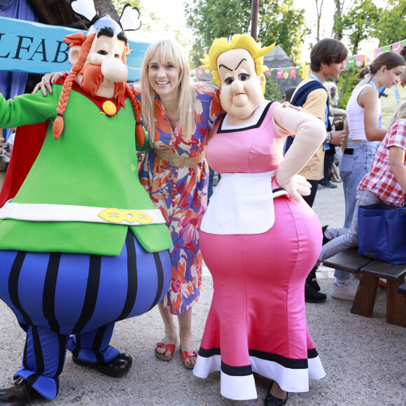 Exclusif - Élodie Gossuin (Miss France 2001) lors de l'opération "L'été gaulois fait son grand retour au Parc Astérix" à Plailly le 8 juillet 2022. © Christophe Aubert via Bestimage