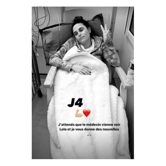 Capucine Anav donne des nouvelles de sa fille depuis l'hôpital sur Instagram.