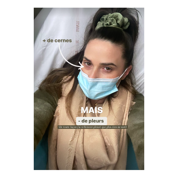 Capucine Anav donne des nouvelles de sa fille depuis l'hôpital sur Instagram.