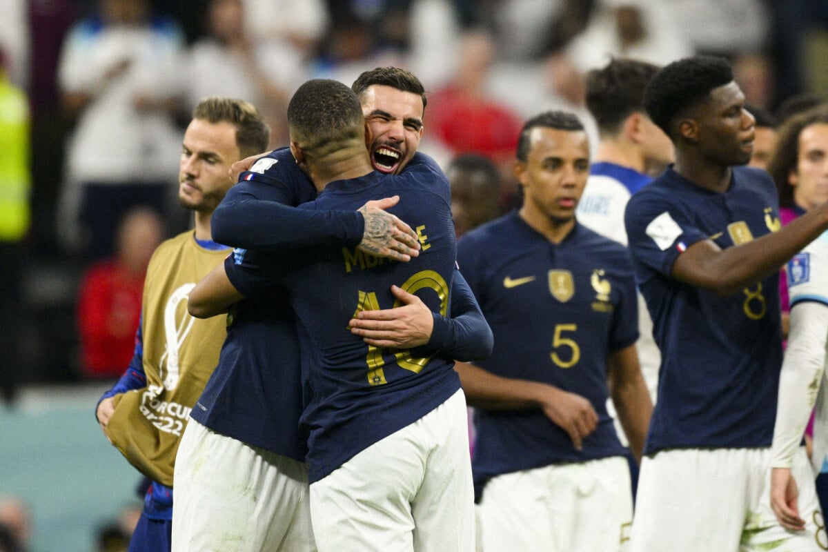 Photo Joie Des Joueurs De L Equipe De France En Fin De Match Hernandez Theo Fra Mbappe 0720