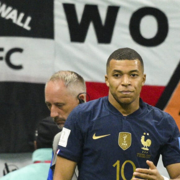 joie des joueurs de l equipe de France apres le but de TCHOUAMENI Aurelien (FRA) au match de football de quart de finale opposant la France à l'Angleterre lors de coupe de Monde au stade Al Bayt à Al Khor au Qatar, le 10 décembre 2022. © Jean-Baptiste Autissier/Panoramic/Bestimage 