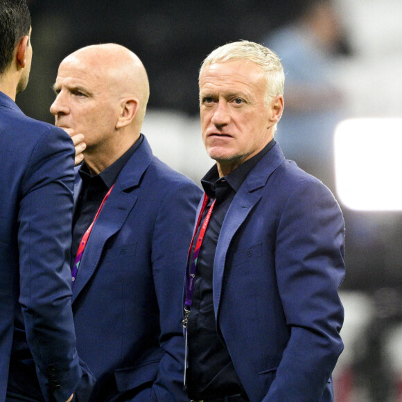 Didier Deschamps, entraineur et sélectionneur de l'équipe de France avec ses adjoints avant le match de football de quart de finale opposant la France à l'Angleterre lors de coupe de Monde au stade Al Bayt à Al Khor au Qatar, le 10 décembre 2022. © Jean-Baptiste Autissier/Panoramic/Bestimage 