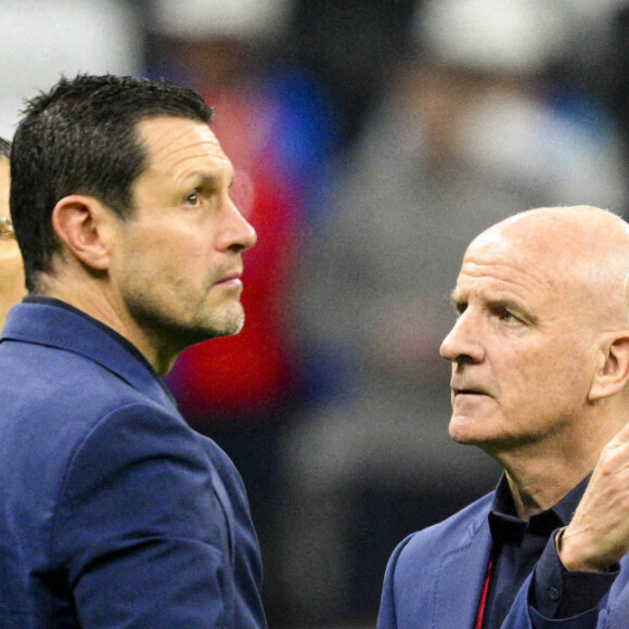 Didier Deschamps, entraineur et sélectionneur de l'équipe de France avec ses adjoints avant le match de football de quart de finale opposant la France à l'Angleterre lors de coupe de Monde au stade Al Bayt à Al Khor au Qatar, le 10 décembre 2022. © Jean-Baptiste Autissier/Panoramic/Bestimage 