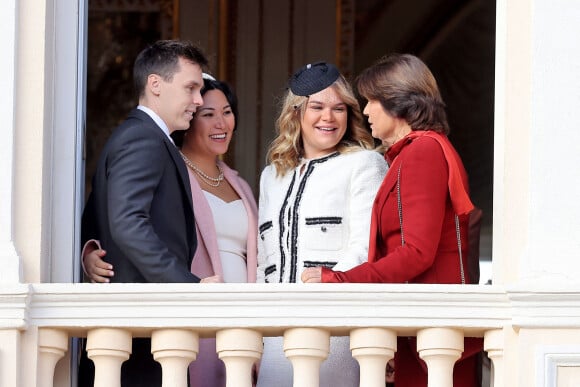 Louis Ducruet et sa femme Marie Chevallier, Camille Gottlieb et la princesse Stéphanie de Monaco - La famille princière au balcon du palais lors de la Fête Nationale de la principauté de Monaco le 19 novembre 2022. © Dominique Jacovides / Bruno Bebert / Bestimage 