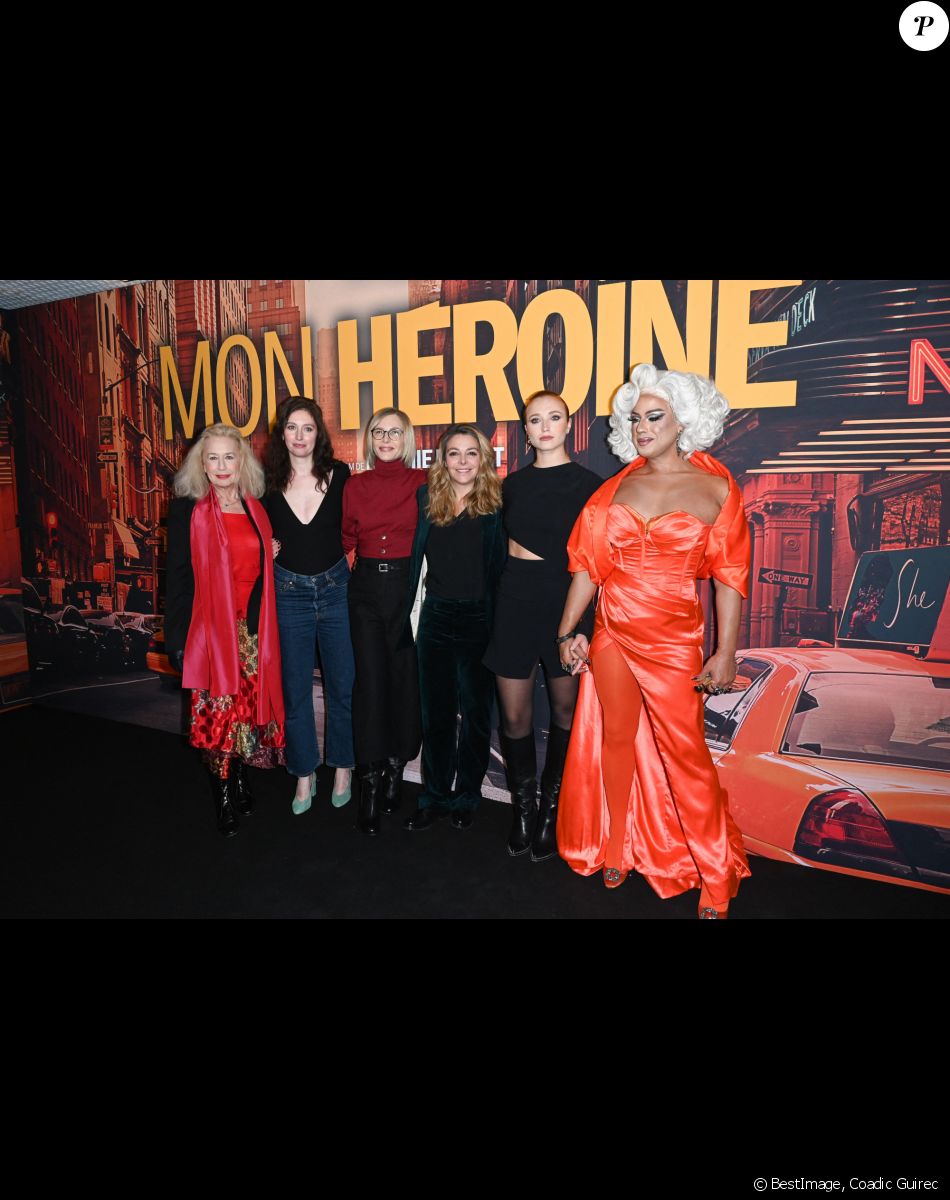 Brigitte Fossey, Louise Coldefy, Pascale Arbillot, Noémie Lefort, Chloé Jouannet et Maria Van Cartier - Avant-première du film "Mon héroïne" au cinéma UGC Normandie à Paris le 12 décembre 2022. © Coadic Guirec/Bestimage