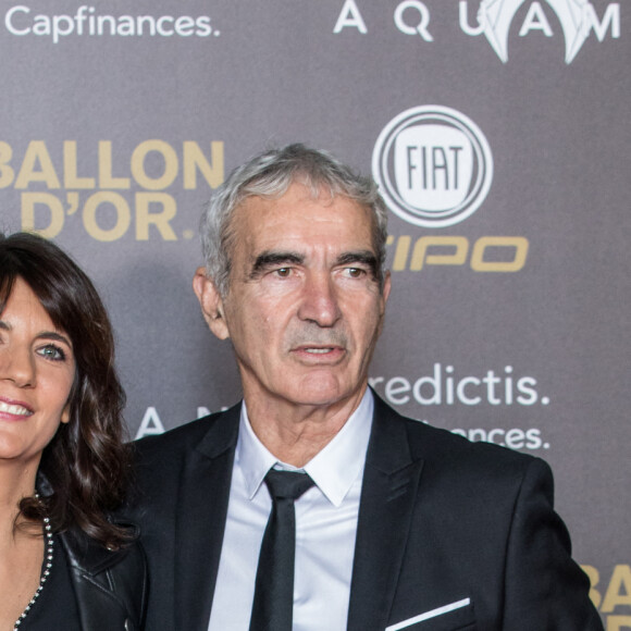 Raymond Domenech et Estelle Denis - Tapis rouge de la cérémonie du Ballon d'or France Football 2018 au Grand Palais à Paris, France, le 3 décembre 2018. le Croate L.Modric remporte le trophée 2018. © Cyril Moreau/Bestimage 