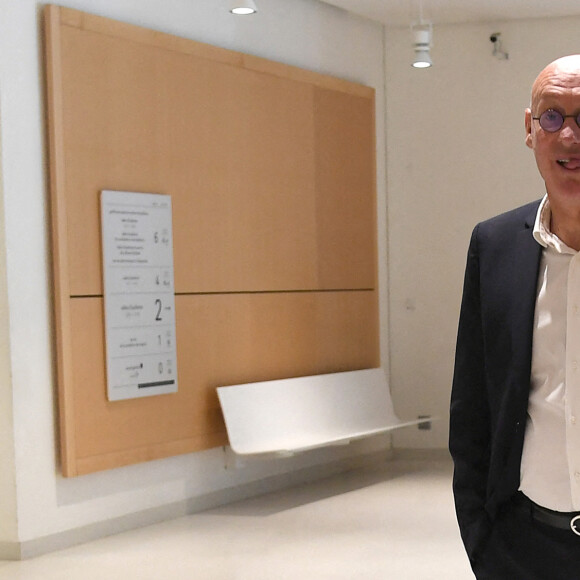 Exclusif - Bernard Laporte devant le tribunal correctionnel où le président de la Fédération française de rugby est jugé pour "corruption" et "trafic d'influence" à Paris le 19 septembre 2022. © Giancarlo Gorassini / Bestimage