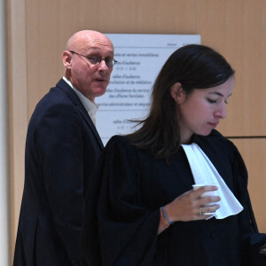 Exclusif - Bernard Laporte devant le tribunal correctionnel où le président de la Fédération française de rugby est jugé pour "corruption" et "trafic d'influence" à Paris. © Giancarlo Gorassini / Bestimage