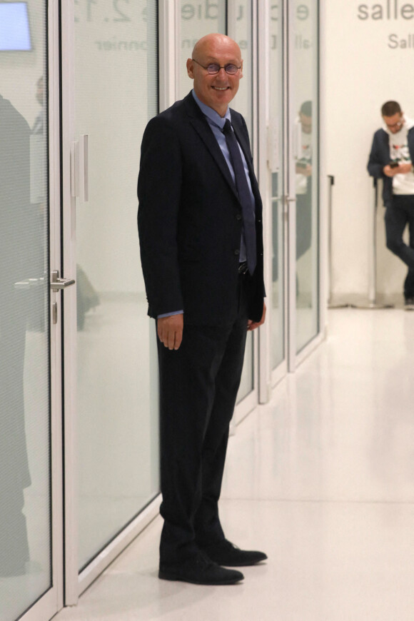 Bernard Laporte arrive au tribunal de grande instance (TGI) Batignolles à Paris, France, le 8 septembre 2022. Bernard Laporte, président de la Fédération française de rugby (FFR) est cité à comparaître par la 32ème chambre du tribunal correctionnel de Paris pour "prise illégale d'intérêts", "trafic d'influence passif par un agent public", "corruption passive par un agent public", "recel d'abus de biens sociaux", "abus de confiance" et "abus de biens sociaux". © Christophe Clovis/Bestimage 