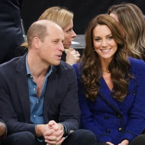 Le prince de Galles William et Kate Catherine Middleton, princesse de Galles, lors du match de basket "Boston Celtics vs Miami Heat" à Boston. Le 30 novembre 2022 