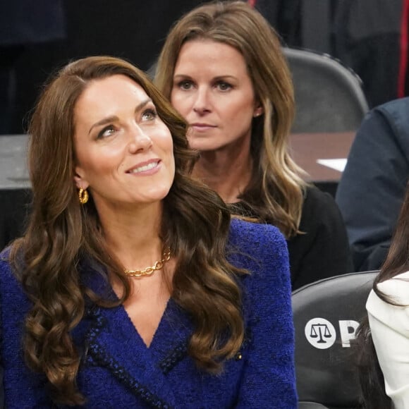 Le prince William, prince de Galles, et Catherine (Kate) Middleton, princesse de Galles, assistent au match de NBA "Boston Celtics - Miami Heat" au TD Garden à Boston, le 30 novembre 2022. 