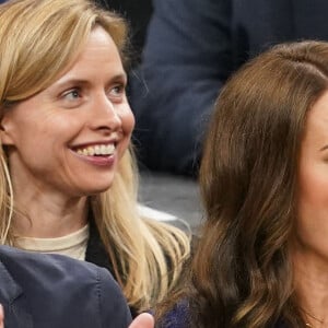 Le prince William, prince de Galles, et Catherine (Kate) Middleton, princesse de Galles, assistent au match de NBA "Boston Celtics - Miami Heat" au TD Garden à Boston, le 30 novembre 2022. 