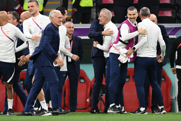 Didier Deschamps, entraineur et sélectionneur de l'équipe de France et son staff au match de football de quart de finale opposant la France à l'Angleterre lors de la coupe du Monde (FIFA 2022) au stade Al Bayt à Al Khor au Qatar, le 10 décembre 2022. La France a gagné 2-1. © Philippe Perusseau/Bestimage