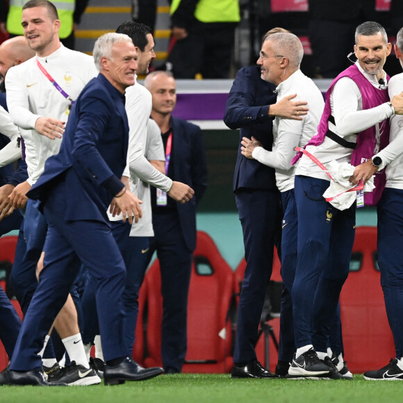 Didier Deschamps, entraineur et sélectionneur de l'équipe de France et son staff au match de football de quart de finale opposant la France à l'Angleterre lors de la coupe du Monde (FIFA 2022) au stade Al Bayt à Al Khor au Qatar, le 10 décembre 2022. La France a gagné 2-1. © Philippe Perusseau/Bestimage