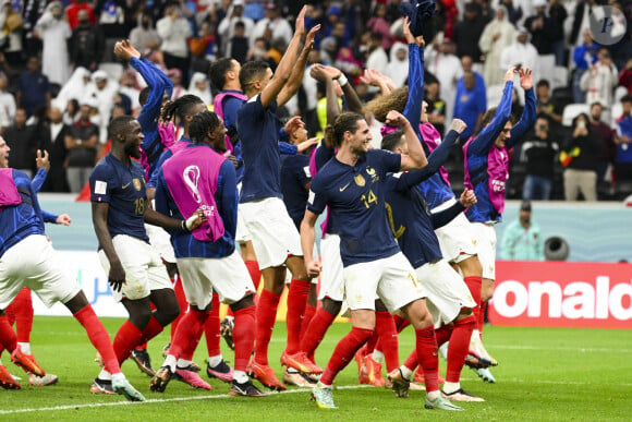 Joie des joueurs de l equipe de France en fin de match au match de football de quart de finale opposant la France à l'Angleterre lors de la coupe du Monde (FIFA 2022) au stade Al Bayt à Al Khor au Qatar, le 10 décembre 2022. La France a gagné 2-1. © Jean-Baptiste Autissier/Panoramic/Bestimage