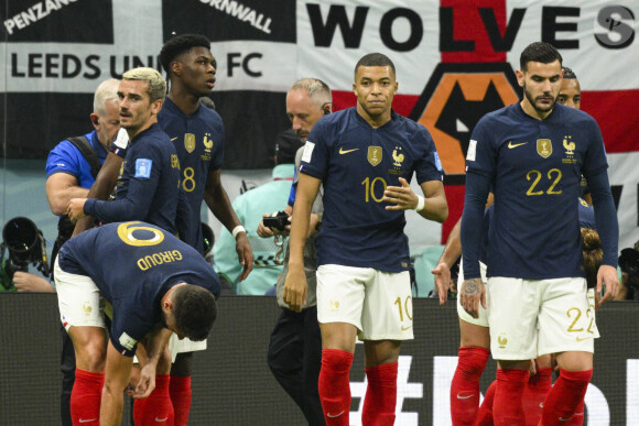 Joie des joueurs de l equipe de France lors du match de football de quart de finale opposant la France à l'Angleterre lors de la coupe du Monde (FIFA 2022) au stade Al Bayt à Al Khor au Qatar, le 10 décembre 2022. © Jean-Baptiste Autissier/Panoramic/Bestimage