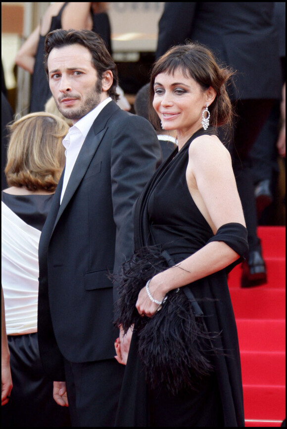 Emmanuelle Béart et Michaël Cohen - Montée des marches - 61e festival du film de Cannes 2008.