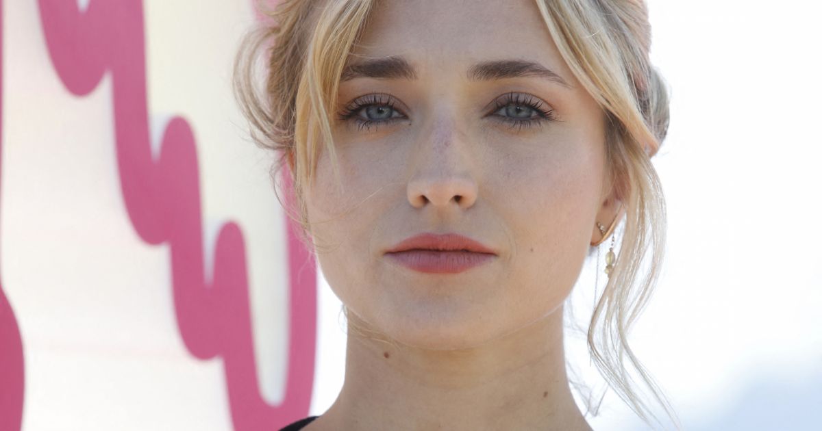 Chloé Jouannet au photocall de la saison 2 de la série Derby Girl lors