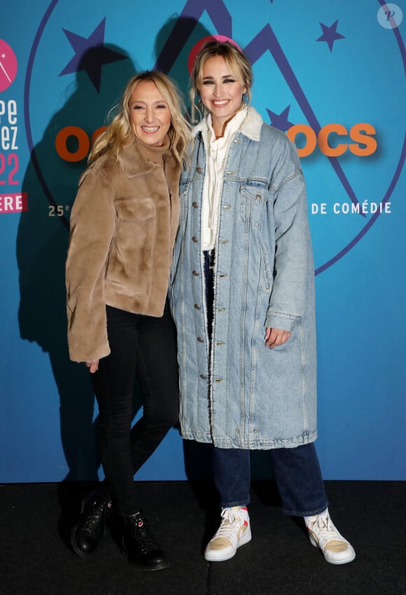 Audrey Lamy et Chloé Jouannet - Photocall de la soirée lors de la 25ème édition du Festival international du film de comédie de l'Alpe d'Huez le 20 janvier 2022 © Dominique Jacovides / Bestimage