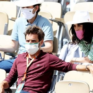 Arnaud Clément et sa compagne Nolwenn Leroy - People dans les tribunes lors des internationaux de France de Tennis de Roland Garros 2021 à Paris, le 6 juin 2021. © Dominique Jacovides/Bestimage 