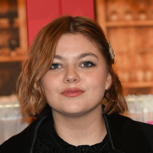 Louane - Avant-première du film Netflix "Emily in Paris" saison 3 au Théâtre des Champs Elysées à Paris le 6 décembre 2022. © Coadic Guirec/Bestimage 