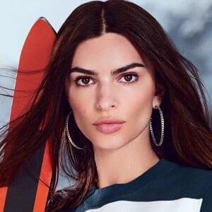 Collection capsule Michael Kors x Ellesse Ski 2022 avec le top model Emily Ratajkowski. Le mannequin David Agbodgi pose également dans la campagne. 