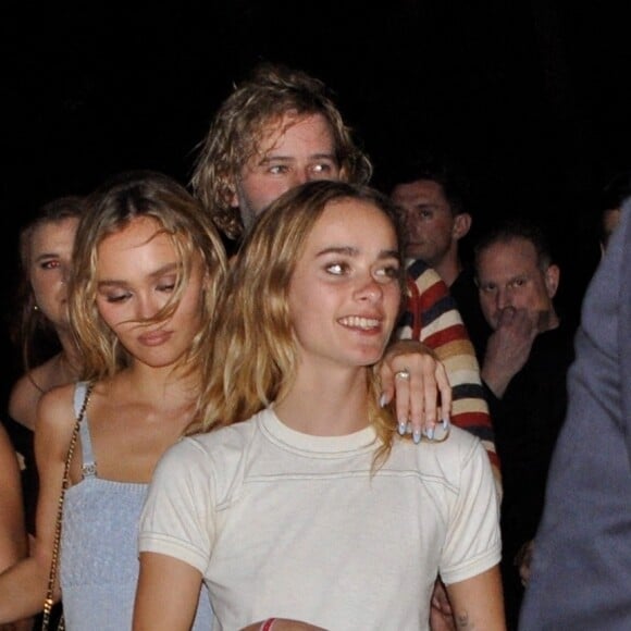 Lily-Rose Depp quitte une soirée Chanel à Miami avec des amis, le 4 novembre 2022. 