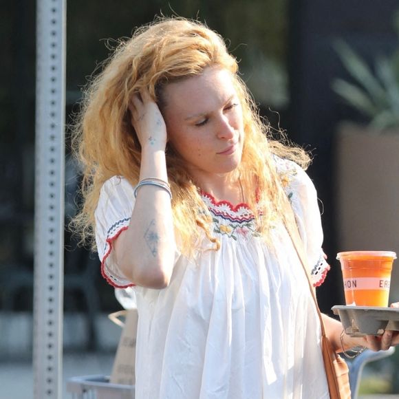Exclusif - Rumer Willis arbore un nouveau look en blonde à Los Angeles, le 8 septembre 2022.