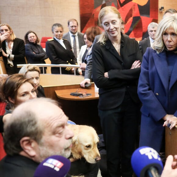 La Première dame, Brigitte Macron et Eric Dupond-Moretti, garde des Sceaux, ministre de la Justice et Charlotte Caubel se rendent au Tribunal judiciaire d'Orléans pour présenter les annonces en matière d'accompagnement des mineurs victimes tout au long du processus judiciaire, le 20 décembre 2022 à Orléans © Stéphane Lemouton/Bestimage