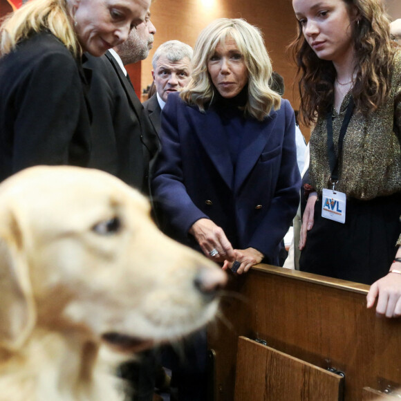 La Première dame, Brigitte Macron et Eric Dupond-Moretti, garde des Sceaux, ministre de la Justice et Charlotte Caubel se rendent au Tribunal judiciaire d'Orléans pour présenter les annonces en matière d'accompagnement des mineurs victimes tout au long du processus judiciaire, le 20 décembre 2022 à Orléans © Stéphane Lemouton/Bestimage