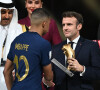 Trophee du meilleur buteur Kylian Mbappe remis par Emmanuel Macron lors de la finale " Argentine - France " de la Coupe du Monde au Qatar. © Philippe Perusseau / Bestimage 