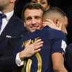 Emmanuel Macron : "Je m'en tamponne", sa réponse aux critiques après avoir réconforté Kylian Mbappé