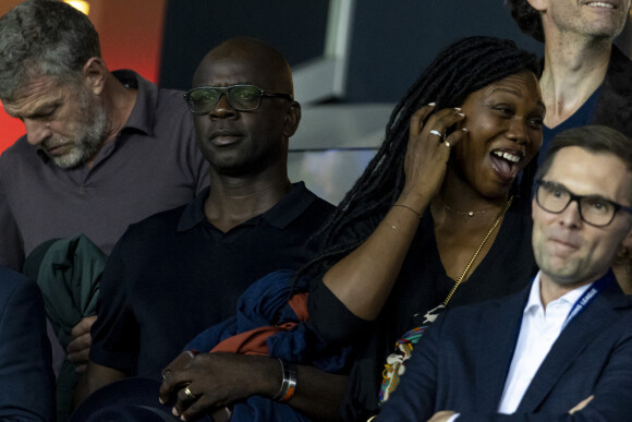 Les jeunes mariés Lilian Thuram et Kareen Guiock - People assistent au match aller de la Ligue des Champions entre le Paris Saint-Germain et la Juventus (2-1) au Parc des Princes à Paris le 6 septembre 2022. 