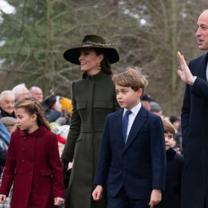 La famille royale d'Angleterre assiste au service religieux de Noël à l'église St Mary Magdalene à Sandringham, Norfolk le 25 décembre 2022. 