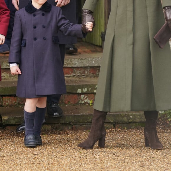 La famille royale d'Angleterre assiste au service religieux de Noël à l'église St Mary Magdalene à Sandringham, Norfolk le 25 décembre 2022. 