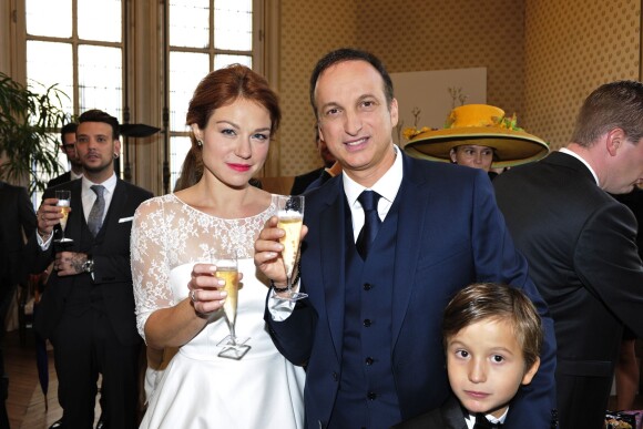 Michel Ferracci, son fils Maël, 8 ans, et son épouse Emilie Dequenne - Mariage de Michel Ferracci et Emilie Dequenne à la mairie du 10ème arrondissement, le samedi 11 octobre 2014 à Paris.