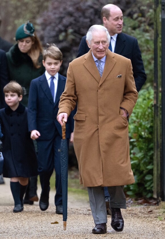 Le prince Louis de Galles, le prince George de Galles, Le roi Charles III d'Angleterre et le prince William, prince de Galles - La famille royale d'Angleterre assiste au service religieux de Noël à l'église St Mary Magdalene à Sandringham, Norfolk, Royaume Uni, le 25 décembre 2022. 