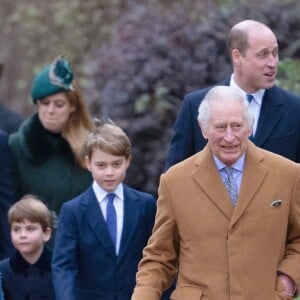 Le prince Louis de Galles, le prince George de Galles, le prince William, prince de Galles, et le roi Charles III d'Angleterre - La famille royale d'Angleterre assiste au service religieux de Noël à l'église St Mary Magdalene à Sandringham, Norfolk, Royaume Uni, le 25 décembre 2022. 